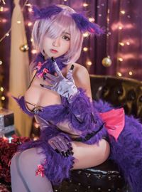 胸部丰满的女孩性感好身材