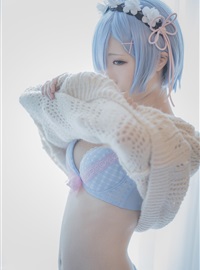 华丽的女佣制服女孩丝袜cosplay