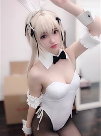 栗田惠美横乳俏朦胧 健身少女套装美娇躯