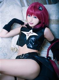 吸烟热红发少女Kurosaki Mea的淫荡身材