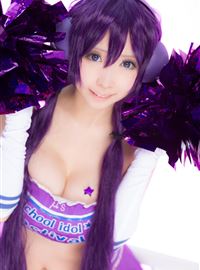 胸部丰满的和美丽女孩啦啦队cosplay